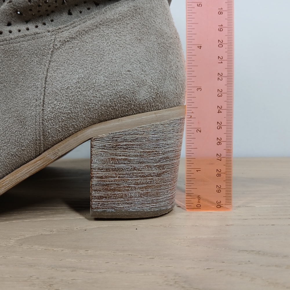 Crown Vintage Taupe Leather Perforated Foldover Block Heel‎ Ankle Boots 1506 - Picture 2 of 11